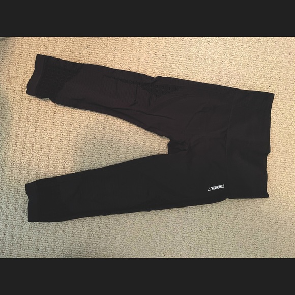 Black Crop GymShark Leggings Seamless - Picture 2 of 6